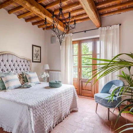 Villa Rustic Elegance In The Heart Of Tuscany